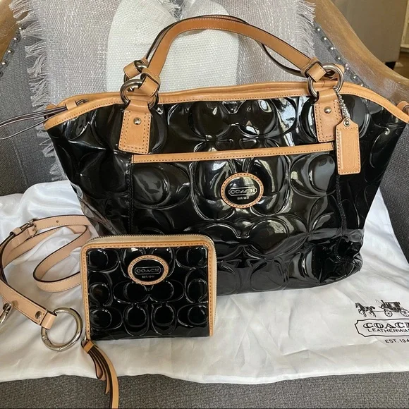 Authentic Coach Handbag,No wallet.I purchased and never used the purse. - Picture 1 of 5